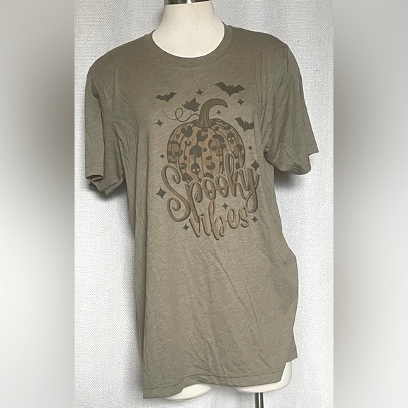 Bella Canvas Tops - NWT Canvas Spooky Vibes tee